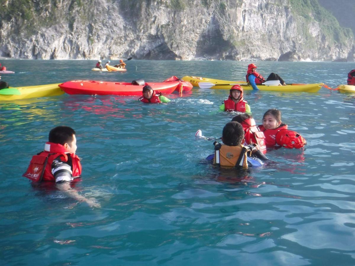 五葉松民宿-電梯民宿 近慈濟中小學及慈科大及人社院 Hualien Eksteriør billede