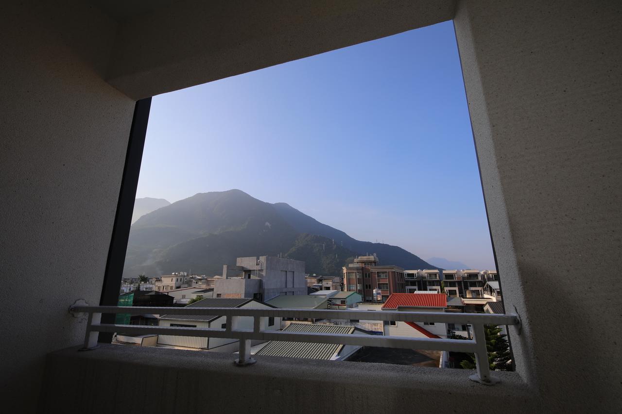 五葉松民宿-電梯民宿 近慈濟中小學及慈科大及人社院 Hualien Eksteriør billede